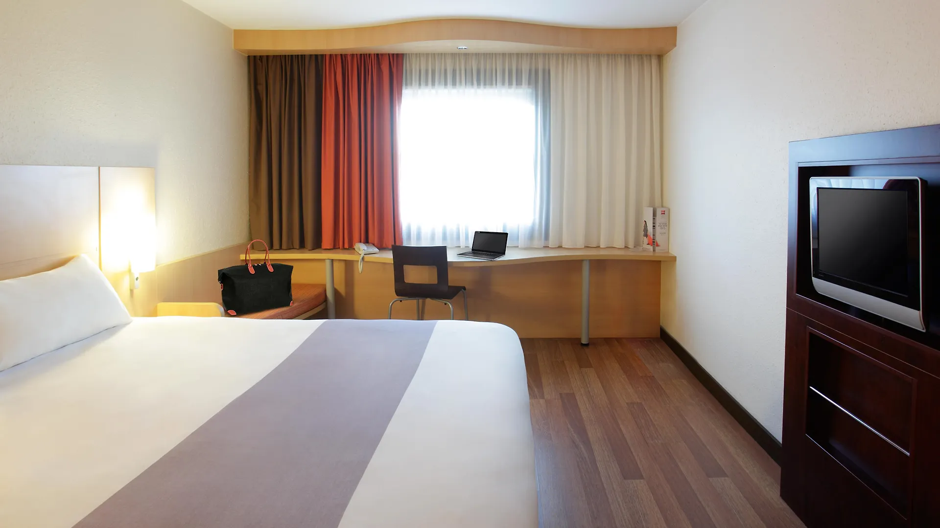 Ibis Budapest Heroes Square 3*,