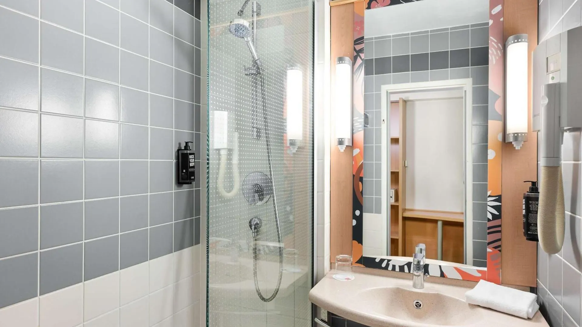Ibis Budapest Heroes Square 3*,  Hungary