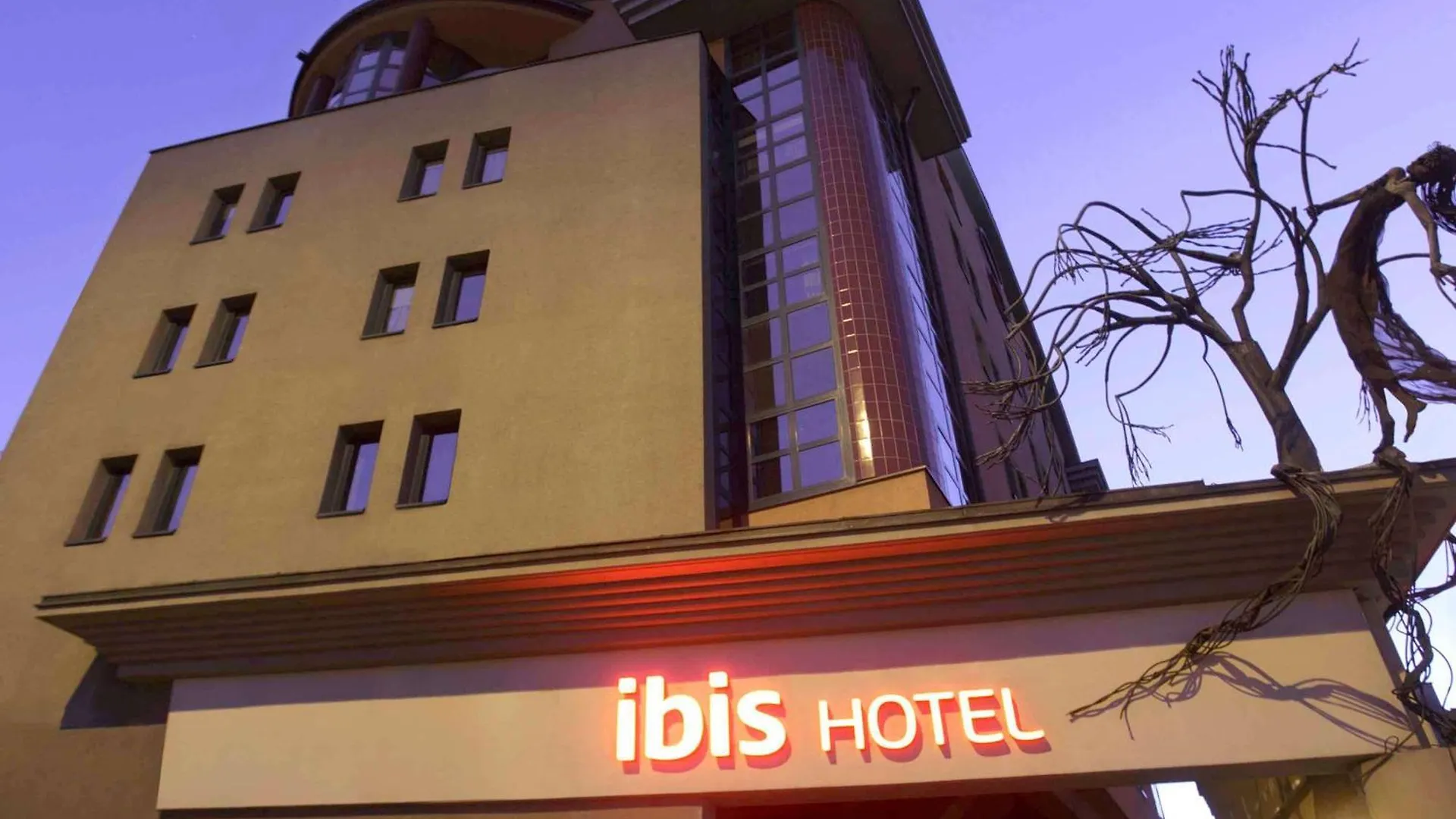 Ibis Budapest Heroes Square contacts
