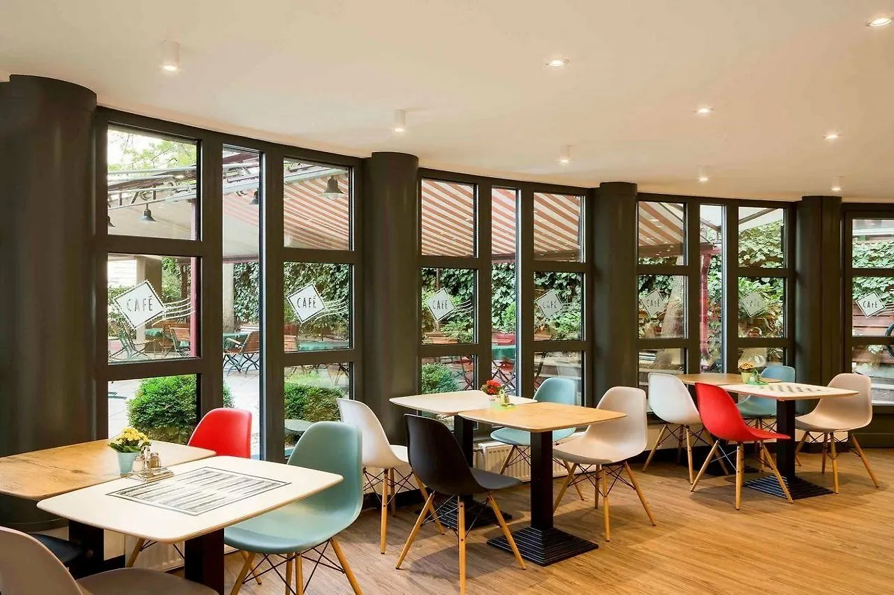 Ibis Budapest Heroes Square 3*,
