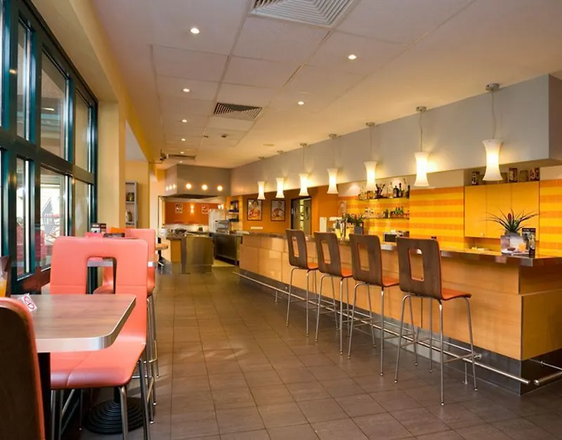 Ibis Budapest Heroes Square 3*,
