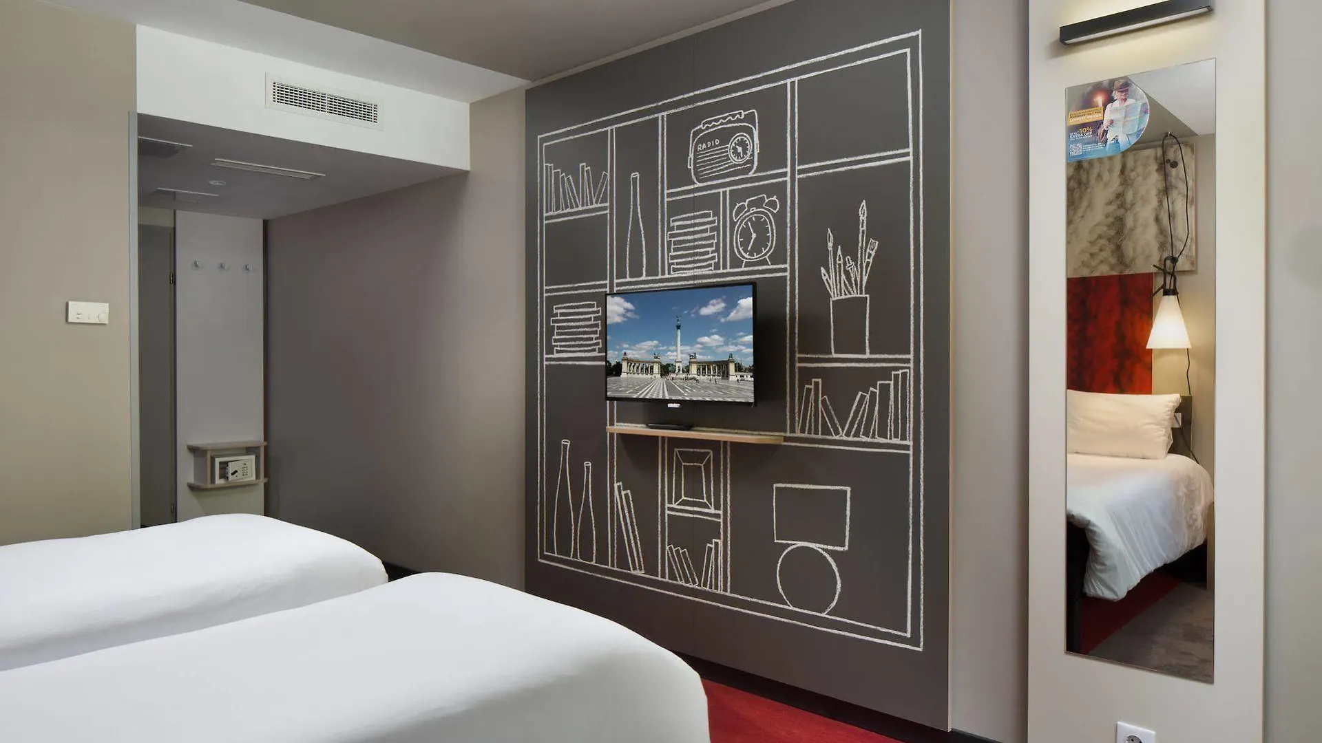 Ibis Budapest Heroes Square 3*,