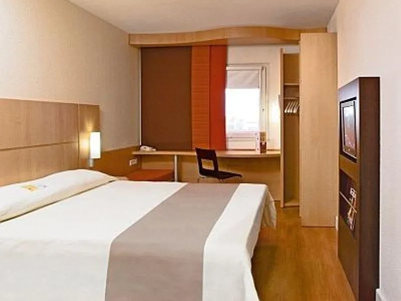 Ibis Budapest Heroes Square